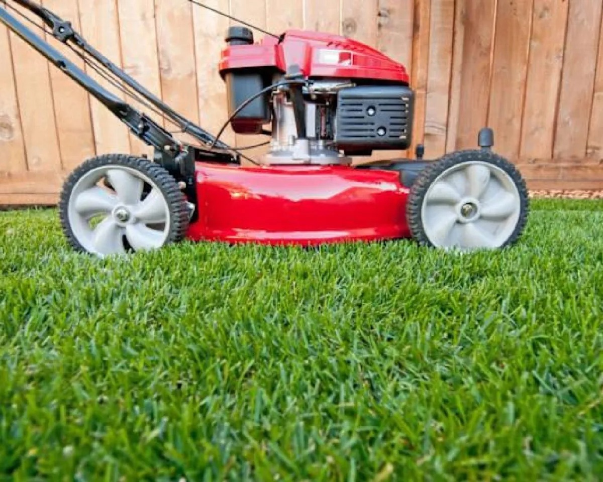 Lawn mowing Lincoln Canterbury Jonathan's Mowing Concepts